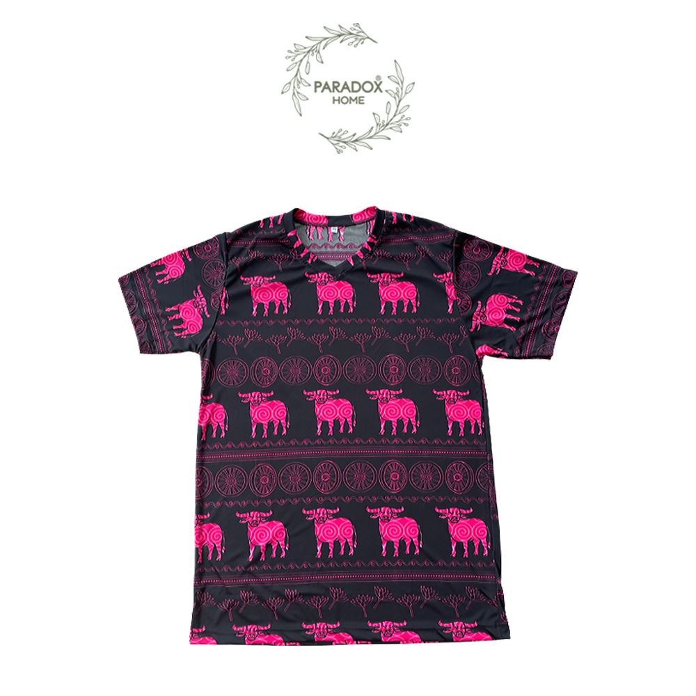 เสื้อส้มคอวี สีพื้นดำควายชมพูนาโน ลายควายวิถีไทย